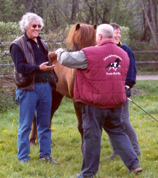 Josef Dohr mit Jolly Schrenk (r.) und Dreyri dem DIZ Sieger 2003 und Jahressieger 2002